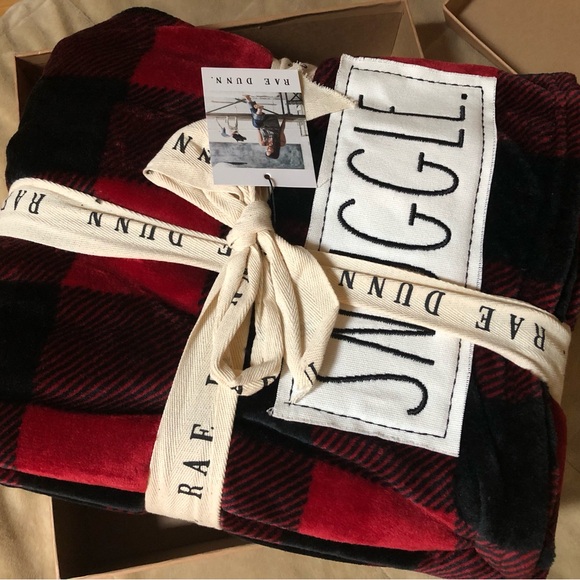 Rae Dunn 50”x60” Snuggle Blanket Red black Buffalo Check. Very soft Plush. NWT - Picture 3 of 6